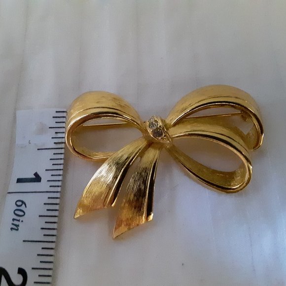 Vintage Avon Gold Tone Rhinestone Ribbon Pin Brooch - Picture 6 of 6